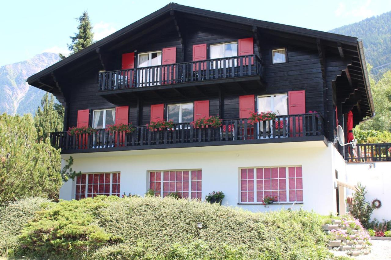 Chalet Esher Surrey Ried-Brig Exterior photo