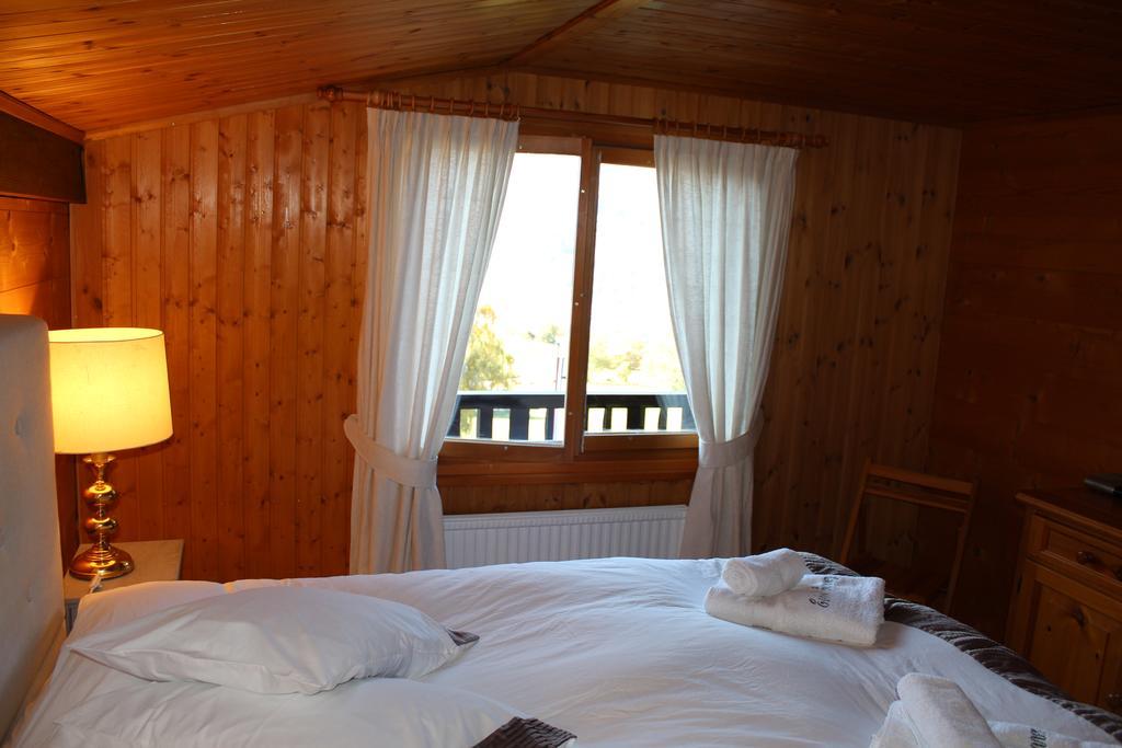 Chalet Esher Surrey Ried-Brig Exterior photo