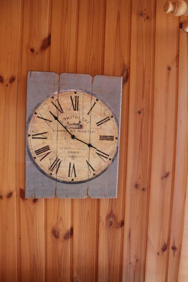 Chalet Esher Surrey Ried-Brig Exterior photo
